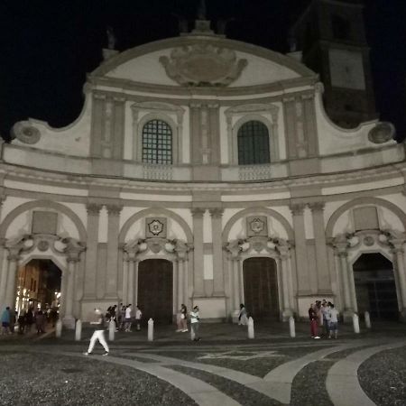 Готель La Via Per Milano Віджевано Екстер'єр фото