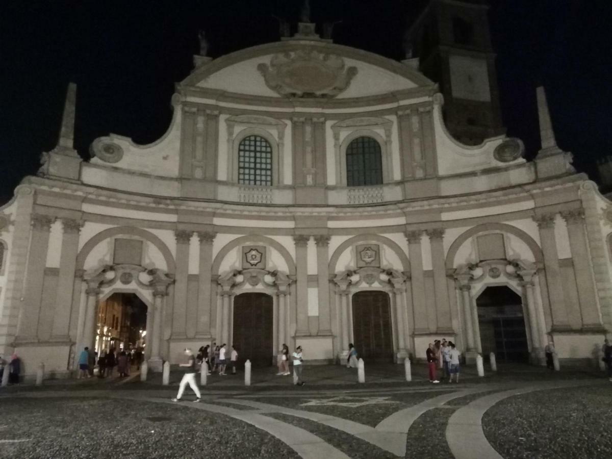 Готель La Via Per Milano Віджевано Екстер'єр фото